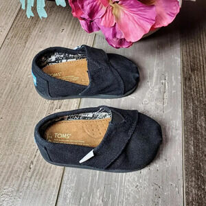 TOMS Size 4 Canvas Velcro Closure Baby Shoes Black NWOT